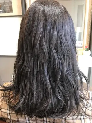 セミロング カラー Avery SHINのヘアスタイル