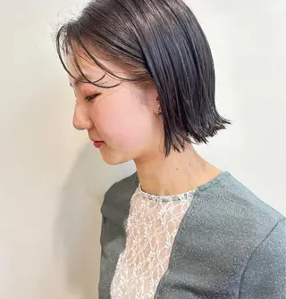 ショート IKU顔周りレイヤー /ボブ/透明感カラーのヘアスタイル