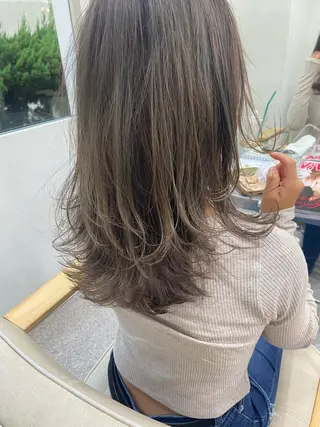 ミディアム カラー レイヤーウルフ エクステ磯部のヘアスタイル