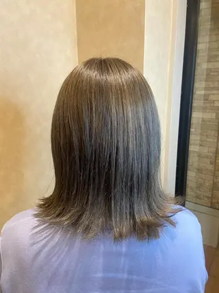 ミディアム カラー 小林 亜紀のヘアスタイル
