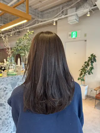 セミロング まほ/レイヤーカット 🍒🤍透明感カラーのヘアスタイル