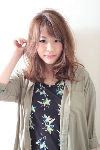 ミディアム セミロング カラー ヘアアレンジ まつエク タジマ ヤスヒサのヘアスタイル