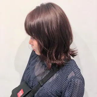 ミディアム カラー 柏木 彩花のヘアスタイル