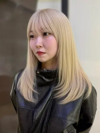 ロング カラー Mëw &のヘアスタイル