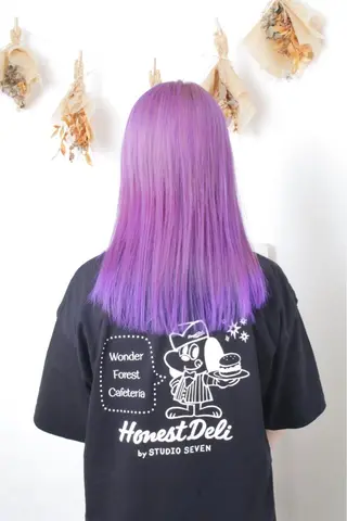 セミロング カラー パーマ ヘアアレンジ 推し活専用 【派手髪】飯野ゆかりのヘアスタイル