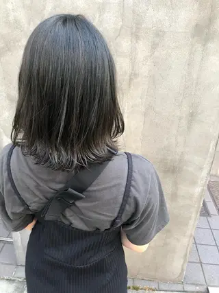 ミディアム カラー MIOベージュカラー 柔らかいカラーのヘアスタイル