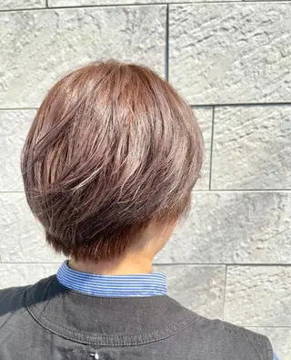 ショート 横浜🦋ハイトーン 🫐シャドウルーツのヘアスタイル