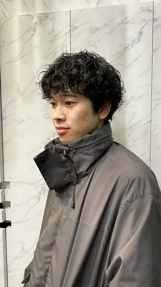 パーマ メンズ マツザキ マナトのヘアスタイル