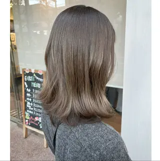 ミディアム カラー レイヤーカット🌈 透明感カラー🌷ユリのヘアスタイル