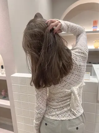 ミディアム MIYU透明感カラー ブリーチなしWカラーのヘアスタイル
