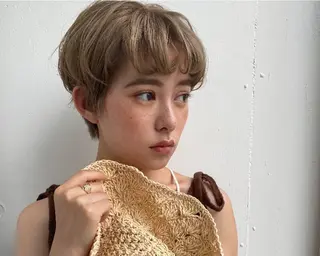 ショート shiori ﾍﾞｰｼﾞｭｶﾗｰのヘアスタイル