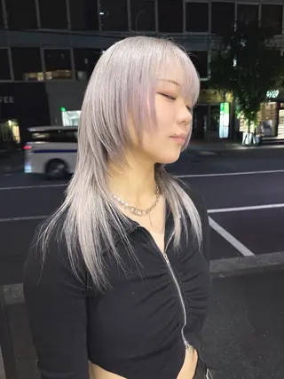 ミディアム カラー yiye shioriのヘアスタイル