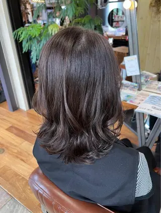 セミロング カラー 佐藤 美聡のヘアスタイル