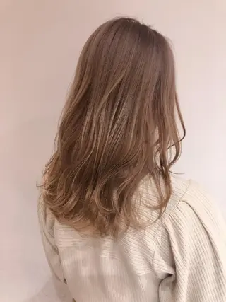 セミロング カラー siesta by amble luxeのヘアスタイル
