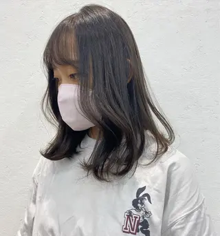 ミディアム カラー オリーブ/アッシュ やわらか透明感カラーのヘアスタイル