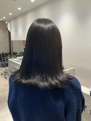 ミディアム カラー サキ🤍ハイトーン 🩰くびれ巻きヘアのヘアスタイル