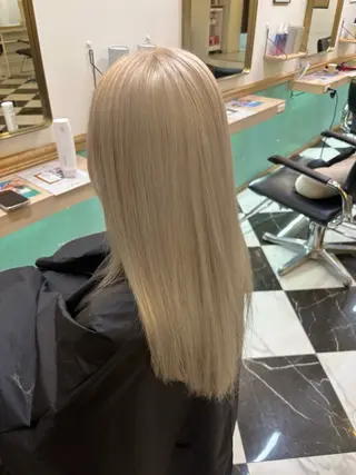 セミロング カラー 🩶ハイトーン /レイヤーはちすのヘアスタイル