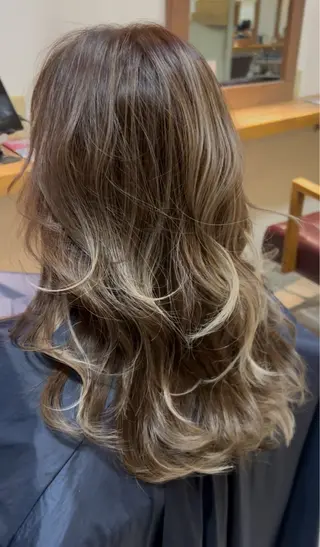 ミディアム カラー 透明感・艶感 小坂隼斗のヘアスタイル