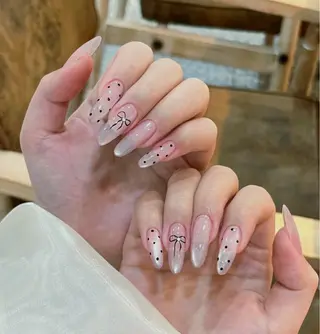 ネイル pink ladyサロン所属・べ にのネイルデザイン