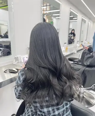 セミロング カラー ヘアアレンジ 🫧モテる💗ダメー ジレスハイトーン🫧のヘアスタイル
