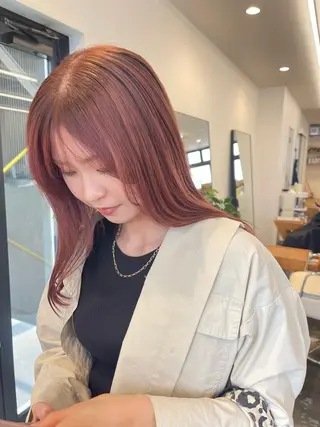 ミディアム カラー 💓パーマ，💗 レイヤーカットのヘアスタイル