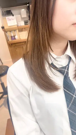 ミディアム カラー パーマ ヘアアレンジ メンズ キッズ ネイル マツエク・マツパ アイブロウ レイヤーカット／顔周 りカット/縮毛矯正のヘアスタイル