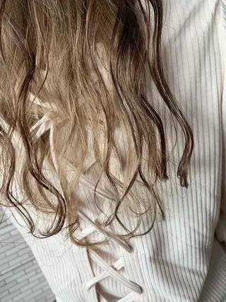 ロング カラー 蓮見  友里のヘアスタイル