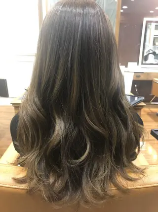 ミディアム 新井 友菜のヘアスタイル