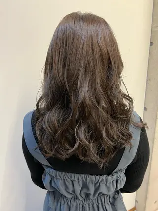 ロング カラー 岸田莉奈/ ゆるふわ/ナチュラルのヘアスタイル