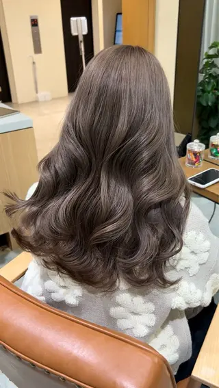 ロング ハイトーン/透明感 カラー/レイヤーのヘアスタイル