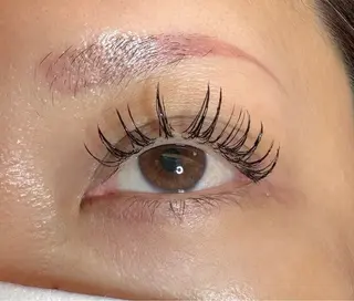 マツエク・マツパ 安藤 まりのヘアスタイル