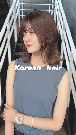セミロング カラー 韓国🇰🇷レイヤー カットオリーブカラーのヘアスタイル