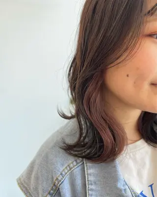ミディアム カラー 網谷 萌夏のヘアスタイル