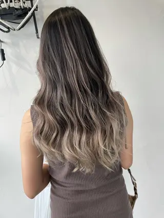 ロング Lit.豊橋 夏目のヘアスタイル