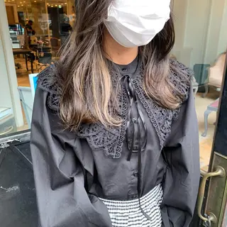 ロング カラー SAKINO． ベージュカラーのヘアスタイル