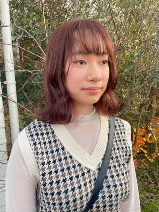ミディアム カラー 横田 愛梨のヘアスタイル