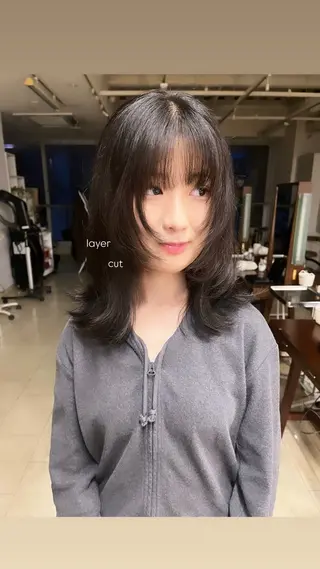 セミロング yura /レイヤーカットのヘアスタイル