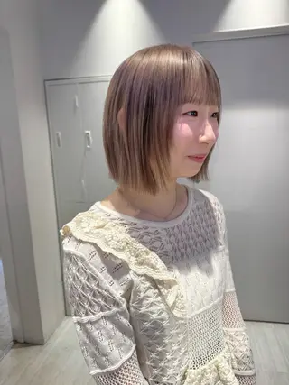 ショート カラー Ami/艶カラー/ レイヤー/ハイトーンのヘアスタイル