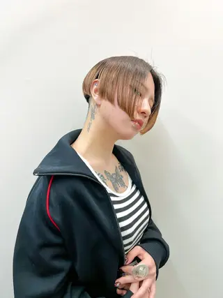 ショート 【モエカ】グランジ ウルフ/ハイトーンのヘアスタイル