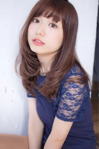 ロング 髪質改善|透明 感カラー🩵レイヤーのヘアスタイル