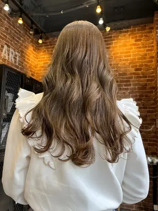 ロング カラー パーマ ヘアアレンジ メンズ キッズ ネイル マツエク・マツパ アイブロウ 久木原 ゆりのヘアスタイル