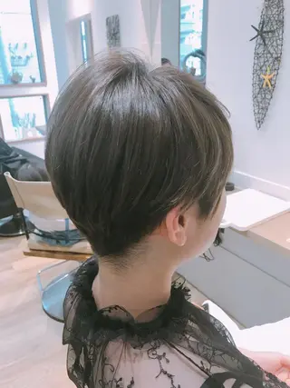ショート 稲荷 友美のヘアスタイル