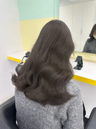 カラー ブリーチ縮毛矯正加藤 赤み無し透明感ヘアのヘアスタイル