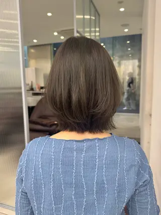 ミディアム ブリーチなし 寒色カラーのヘアスタイル