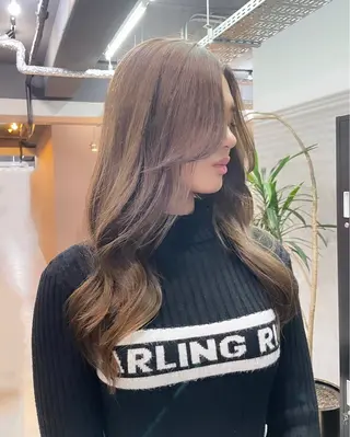 ロング カラー ミルクティーベージュ ❤︎レイヤー　MIAのヘアスタイル