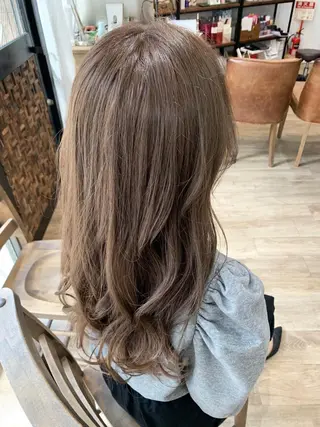 ロング カラー いけだ　ひかり ハイライトくびれヘアのヘアスタイル