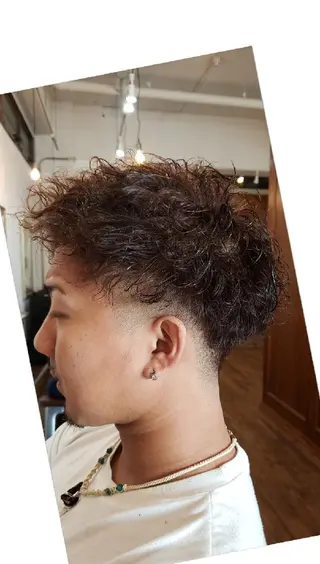 ショート メンズ 饒平名 知也のヘアスタイル