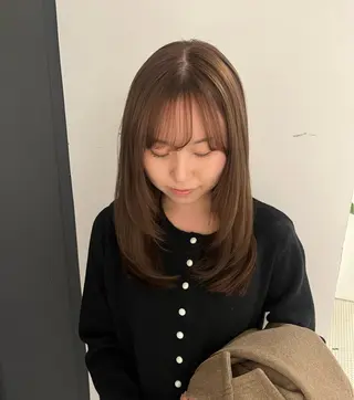 セミロング あやか/ベージュ /透け感カラーのヘアスタイル