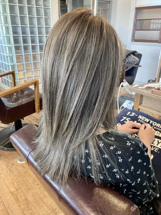 セミロング タカツド ユウキのヘアスタイル