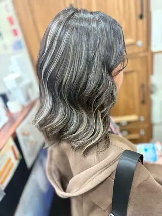 カラー 江波戸 恵のヘアスタイル